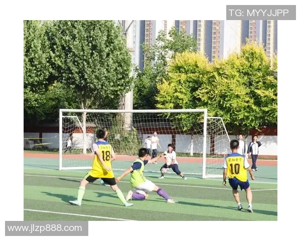 激浪足球:激情四溢的绿茵场上,追逐梦想与荣耀的青春故事 激浪足球:激情四溢的绿茵场上,追逐梦想与荣耀的青春故事