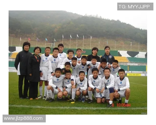 芙莱特足球:探索足球运动的魅力与团队精神的完美结合 芙莱特足球:探索足球运动的魅力与团队精神的完美结合